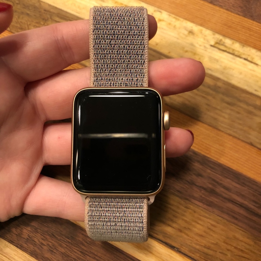 Rose gold Apple Watch 3 series (42mm)